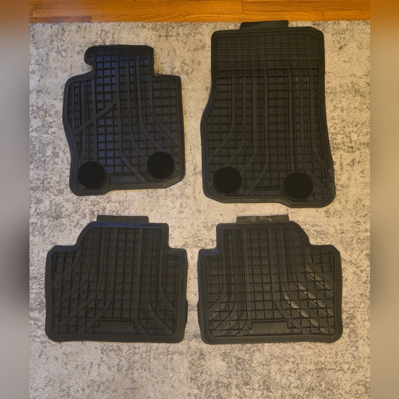 Authentic BMW 3 Series Rubber Mats like new - Picture 4 of 7